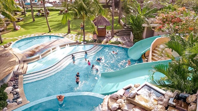 バリ マンディラ ビーチ リゾート & スパのプール