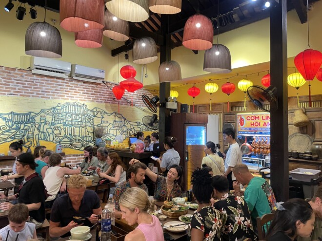 Com Linh（コム リン）の店内