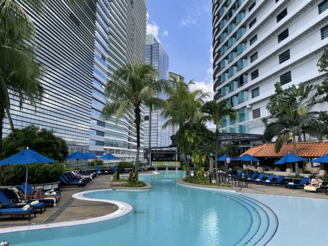 ヒルトンクアラルンプールのプール