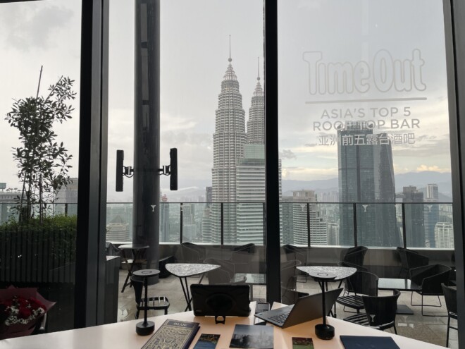 EQクアラルンプールのルーフトップバー(SKY 51)