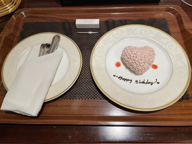 レジェンド パレス ホテル マカオからのバースデーケーキ