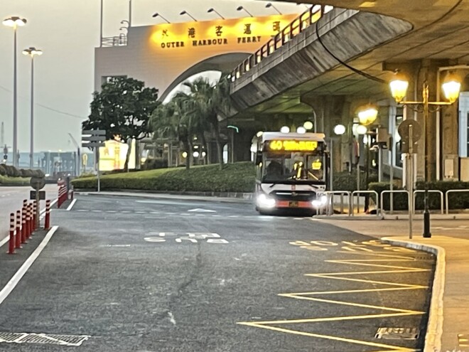 マカオの公共バスに乗る