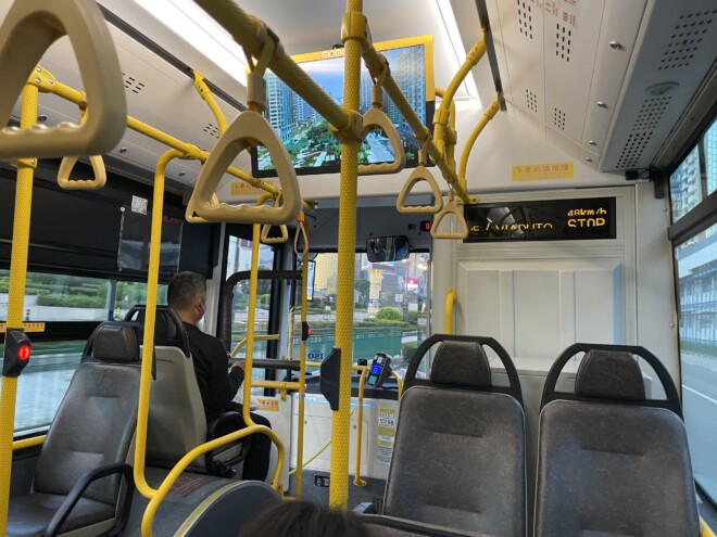 マカオの公共バスに乗る