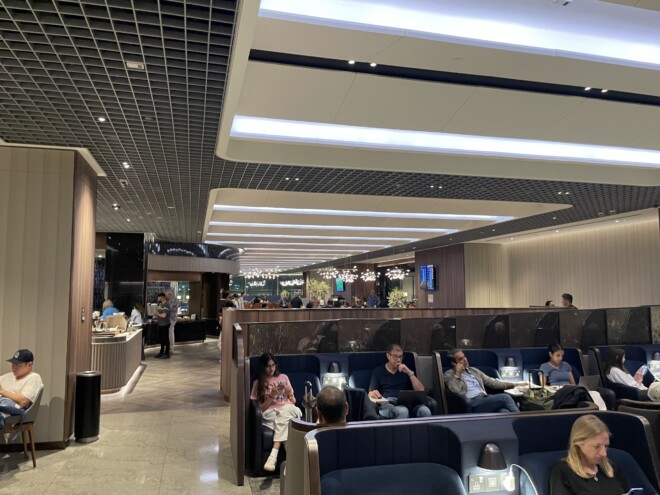 シンガポール航空のビジネスクラスラウンジ「シルバークリスラウンジ」
