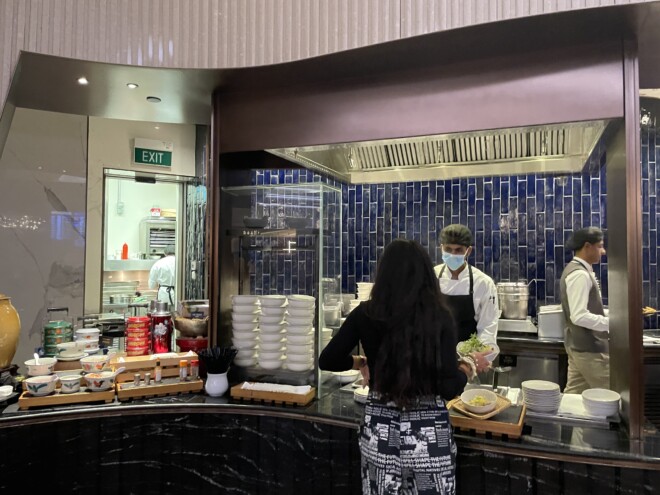 シンガポール航空のビジネスクラスラウンジ「シルバークリスラウンジ」の食事