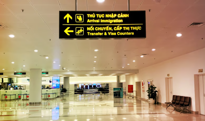 ハノイ・ノイバイ国際空港に到着