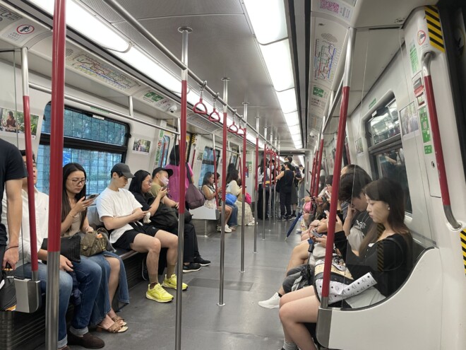 香港MRTの車内