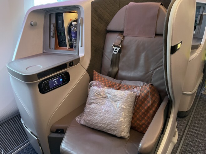 シンガポール航空 B787-10 ビジネスクラスのシート