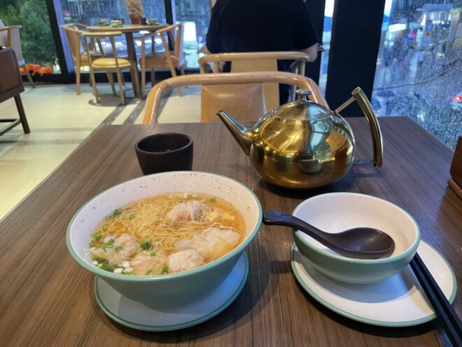 Tim Ho Wan (K11 Art Mall)でワンタン麺を注文